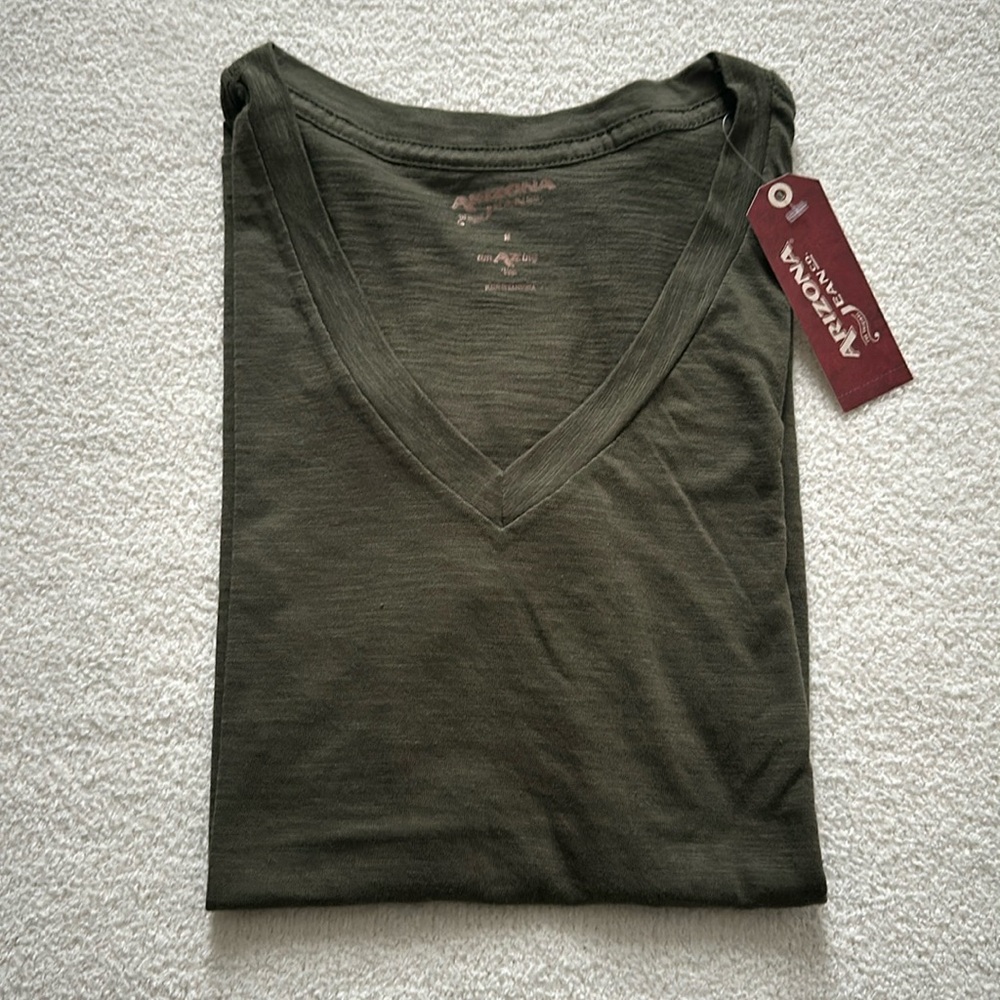 Arizona Amazing Vee t-shirt, Size Medium BNWT!